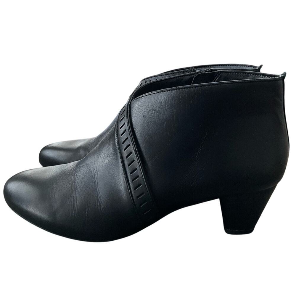 Clark’s Women’s Leather Ankle Booties Black Size 8.5